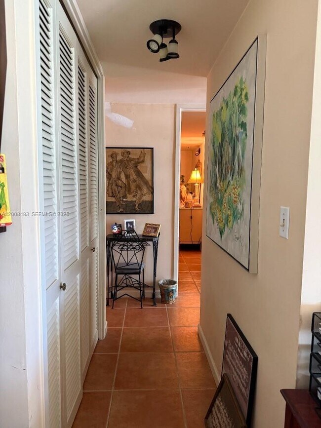 Building Photo - 5055 Collins Ave