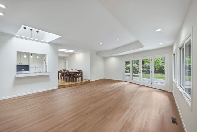Building Photo - Upgraded 4 Bed, 2 Bath Home on Charming Tree Lined Street in Desirable Crescent Park