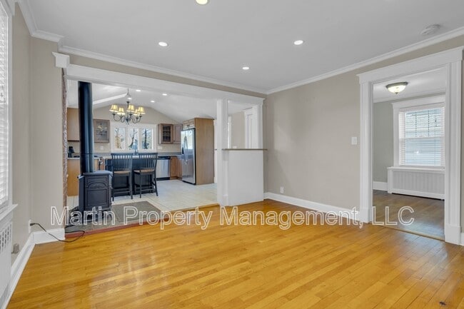 Building Photo - 2 Bellevue Ave