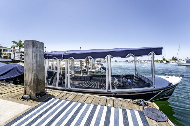 Building Photo - Island Getaway and Life in The Tropics
