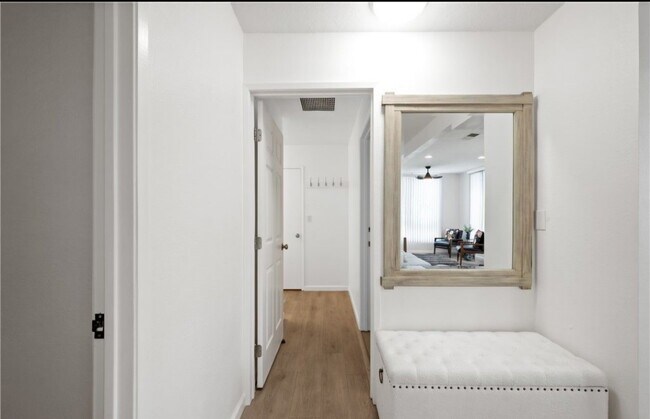 Building Photo - 1600 Crescent Heights St