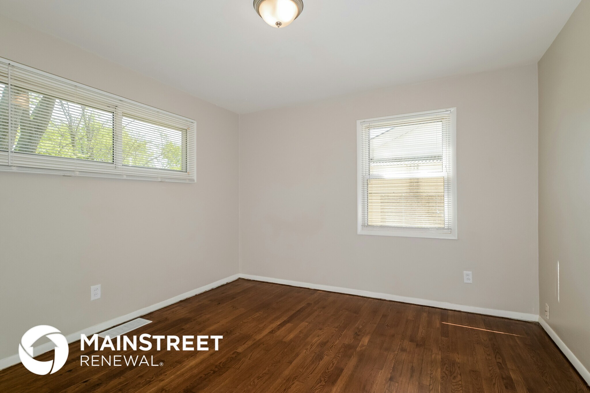 Building Photo - 10117 Crown Point Dr