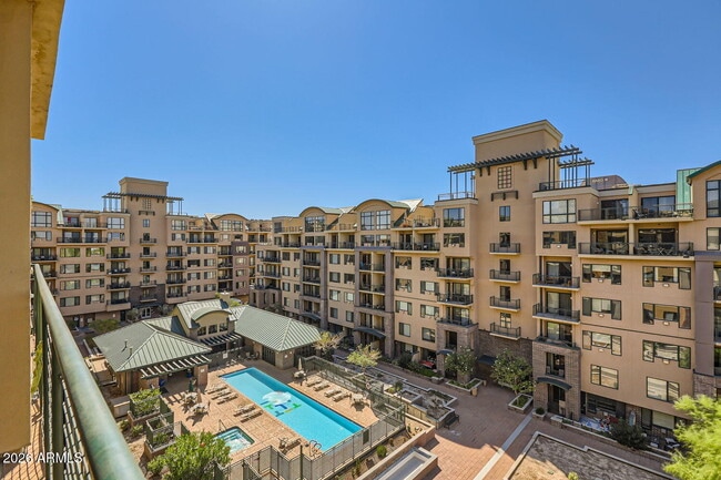 Building Photo - 17 W Vernon Ave