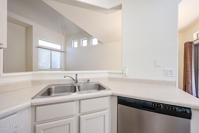 Building Photo - 4112 E Barwick Dr