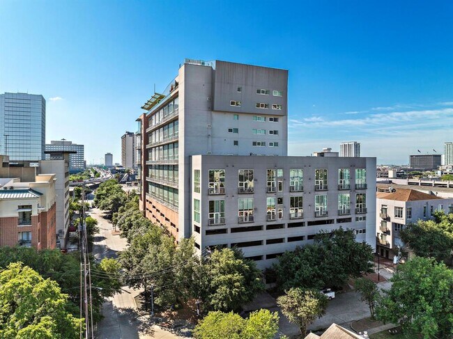 Building Photo - 2000 Bagby St