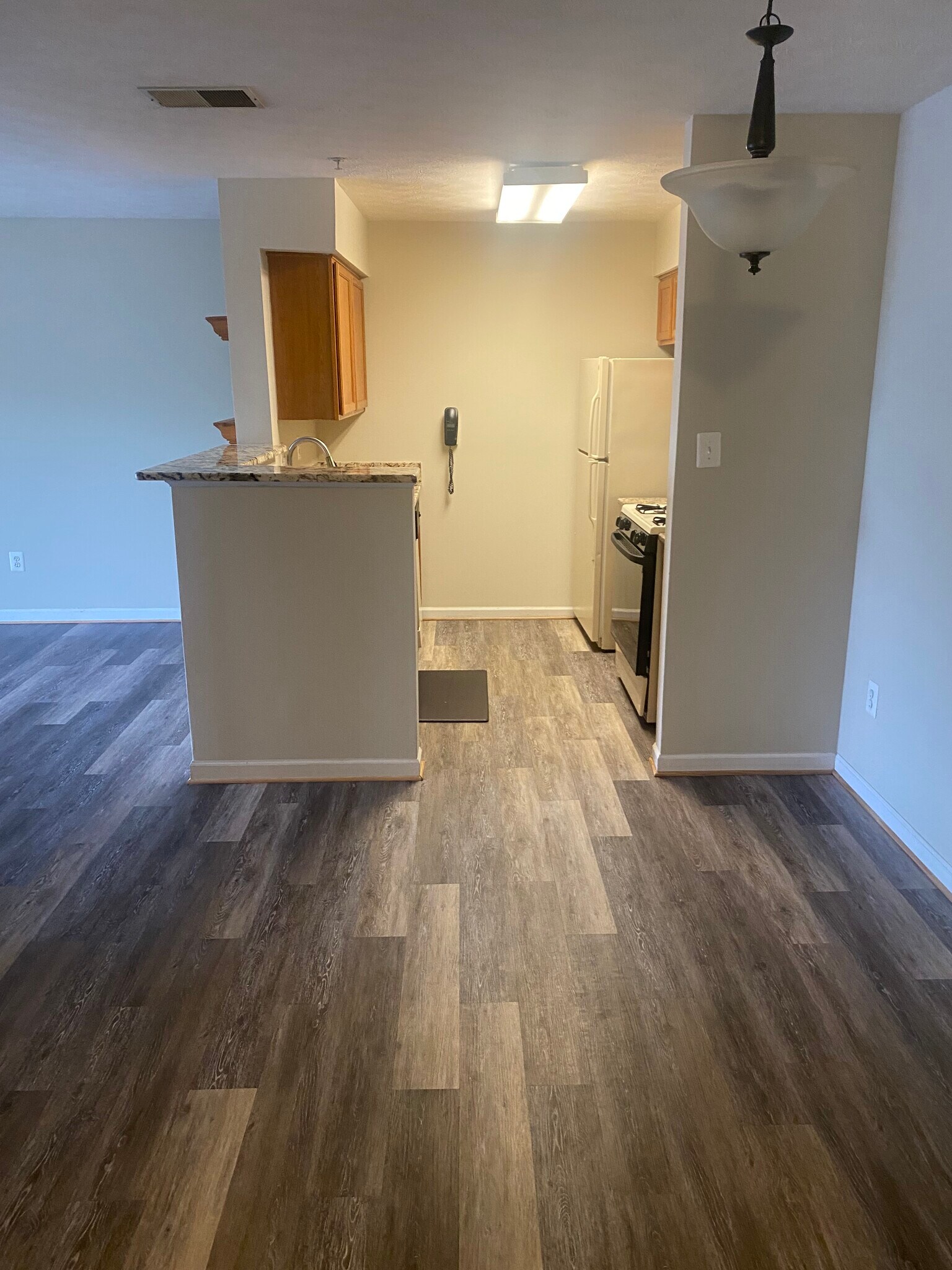 Building Photo - 8911 Town Center Cir