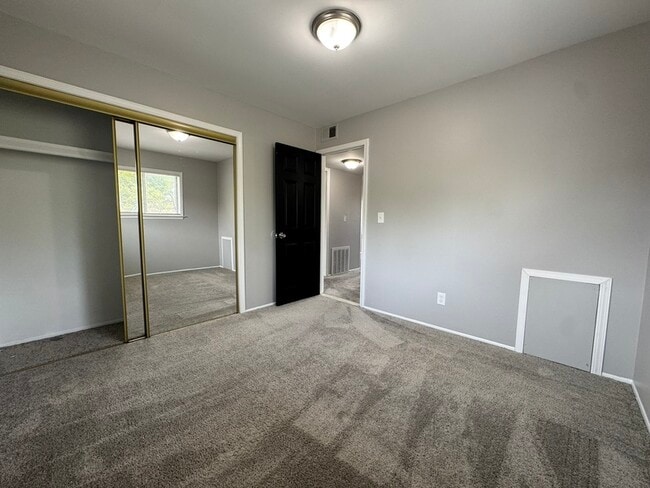 Building Photo - 4431 Oakwood