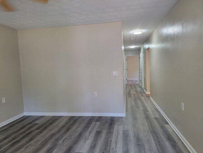 Building Photo - Intown Ranch - ADA Accessible Voucher Approved - Immediate Move In