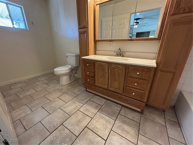 Building Photo - 113 Cedar St