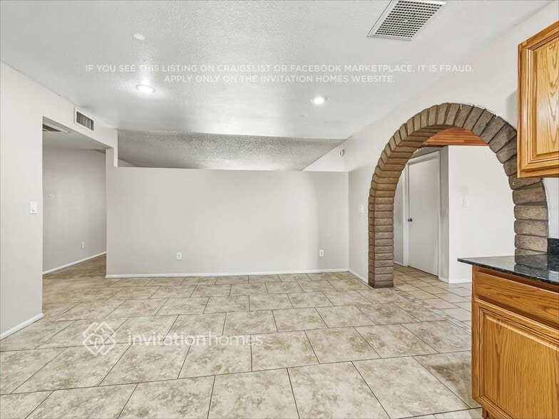 Building Photo - 5630 W Hubbell St