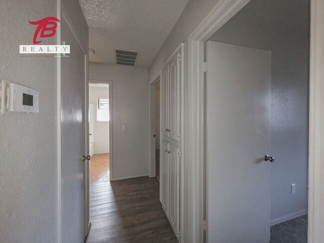 Building Photo - 6811 Lyrewood Ln