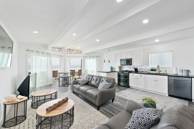 Building Photo - Fully Furnished, Oceanfront Boardwalk in Newport Beach