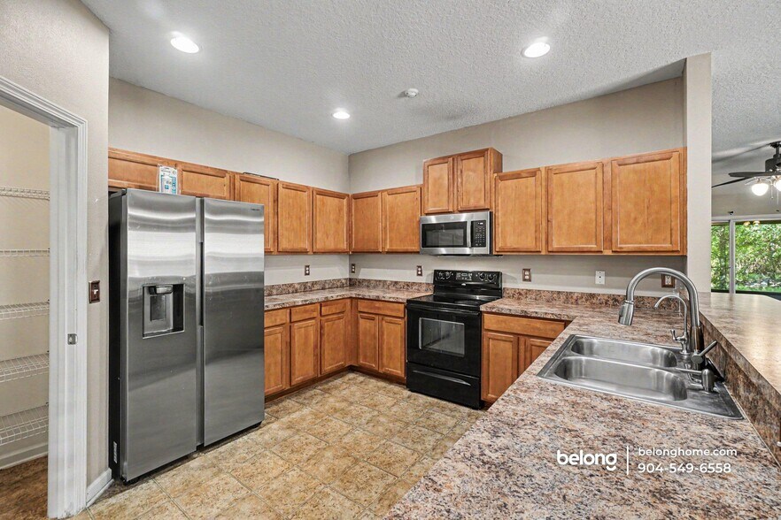 Building Photo - 15763 Twin Creek Dr