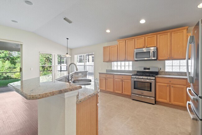 Building Photo - 4 bed, 2 Bath New Tampa Home for Lease!