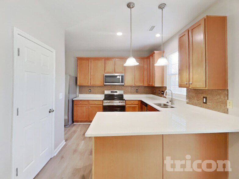 Building Photo - 1104 Braemar Highland Dr