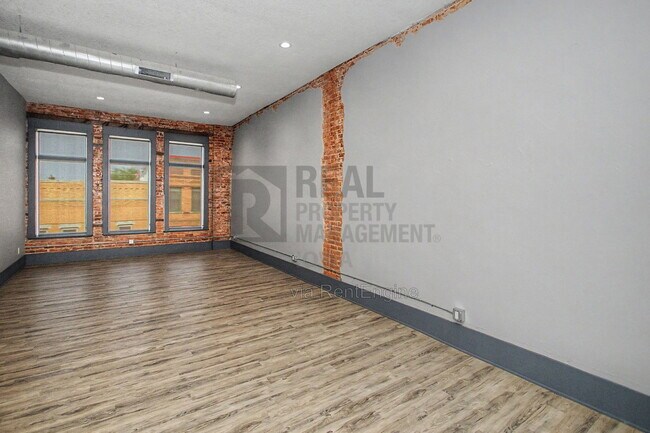 Building Photo - 1214 2nd St