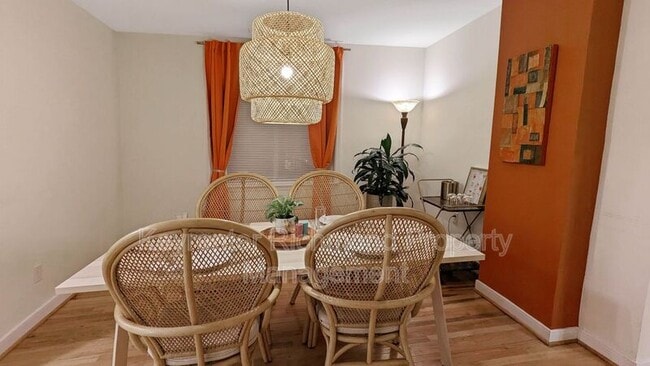 Building Photo - 2003 Cedar St