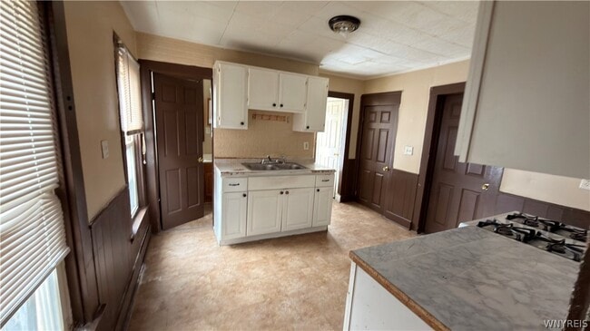 Building Photo - 42 Hartman Pl