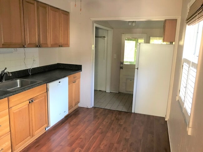 Building Photo - 5016 18th Ave S