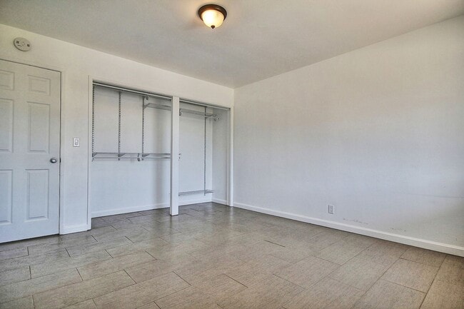 Building Photo - 6696 Del Playa Dr