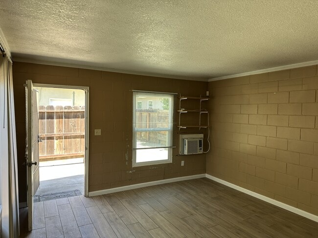 Building Photo - 1324 Del Rey Ave