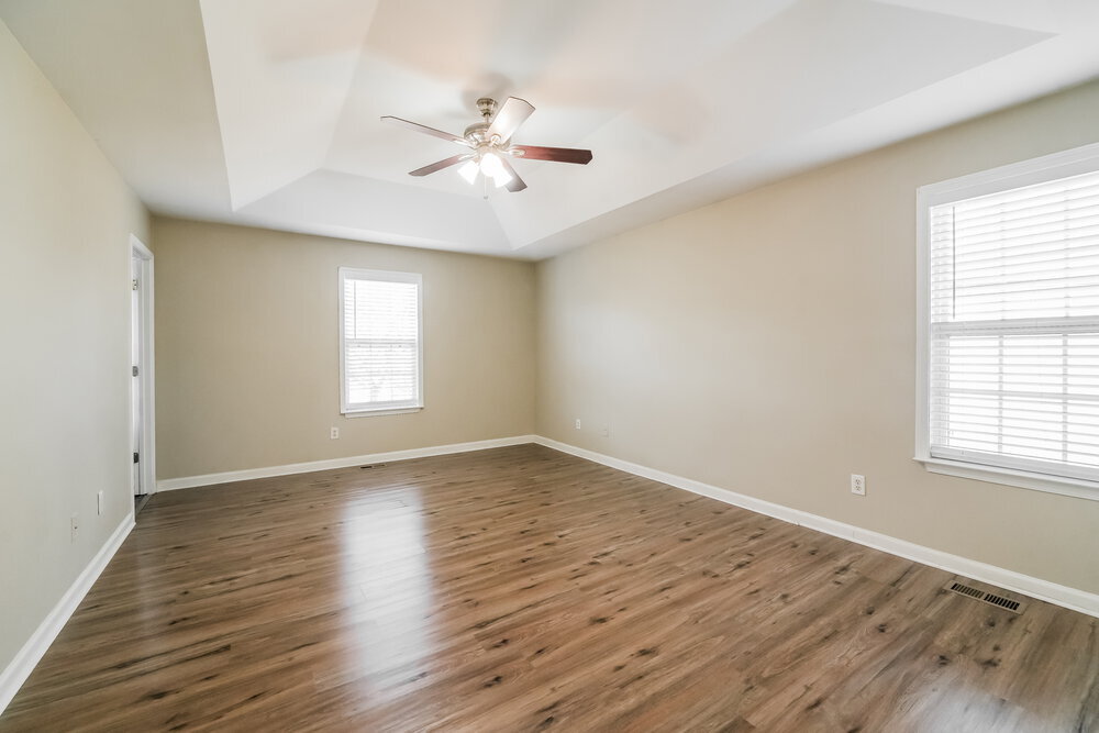 Building Photo - 1027 E Bay Springs Dr
