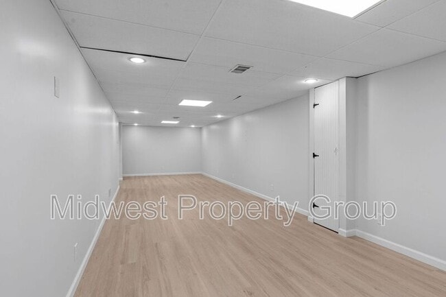 Building Photo - 1450 Tahoe Dr