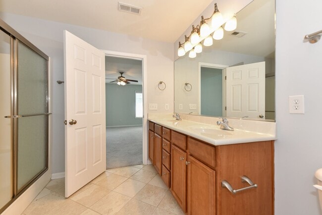 Building Photo - Nice and clean townhome in Colfax