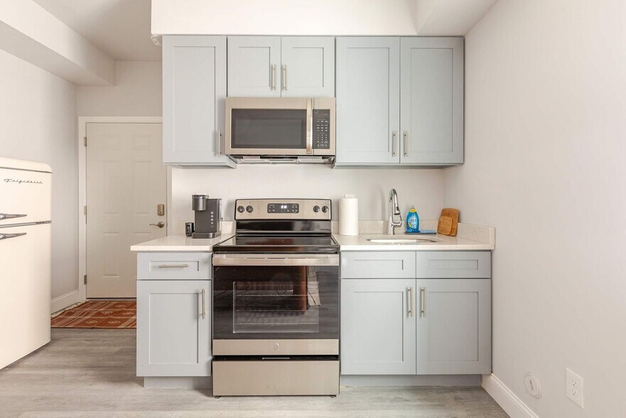 Building Photo - 1418 S 9th St