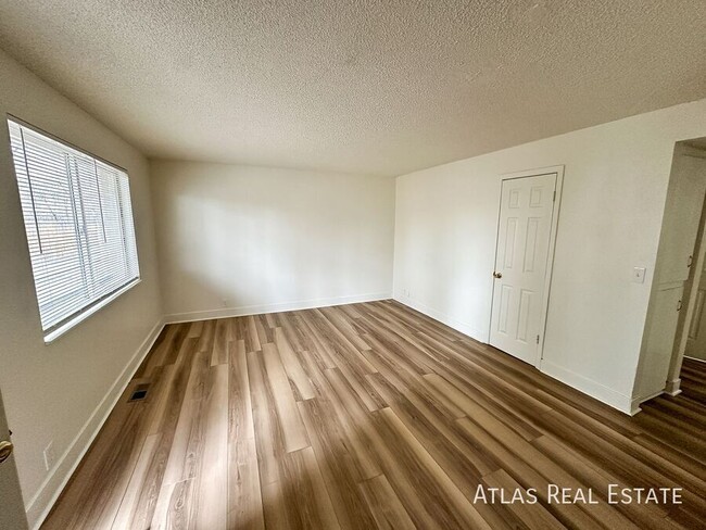 Building Photo - Newly Remodeled Ground Floor Unit | 2 Beds...