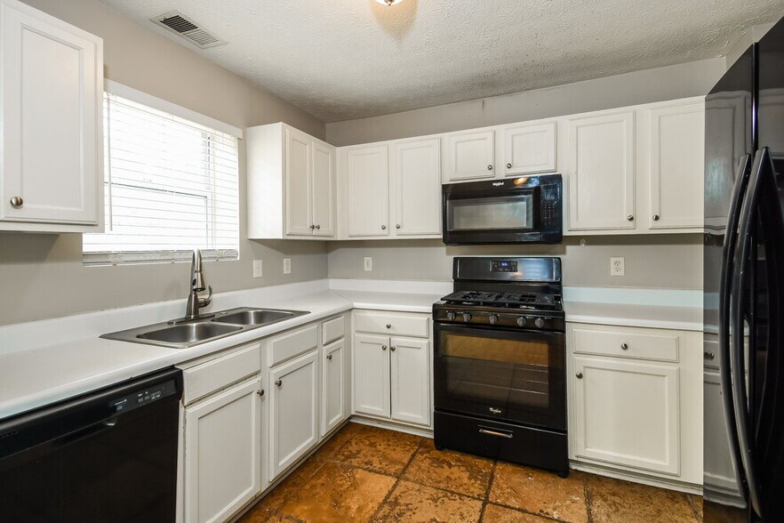 Building Photo - 2991 Heather Lake Dr