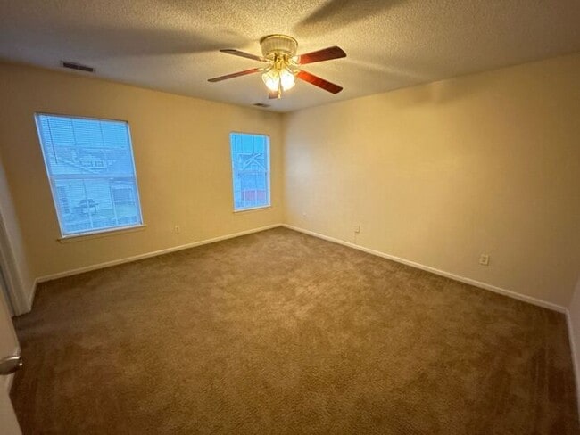 Building Photo - 5 Elders Pond Ct