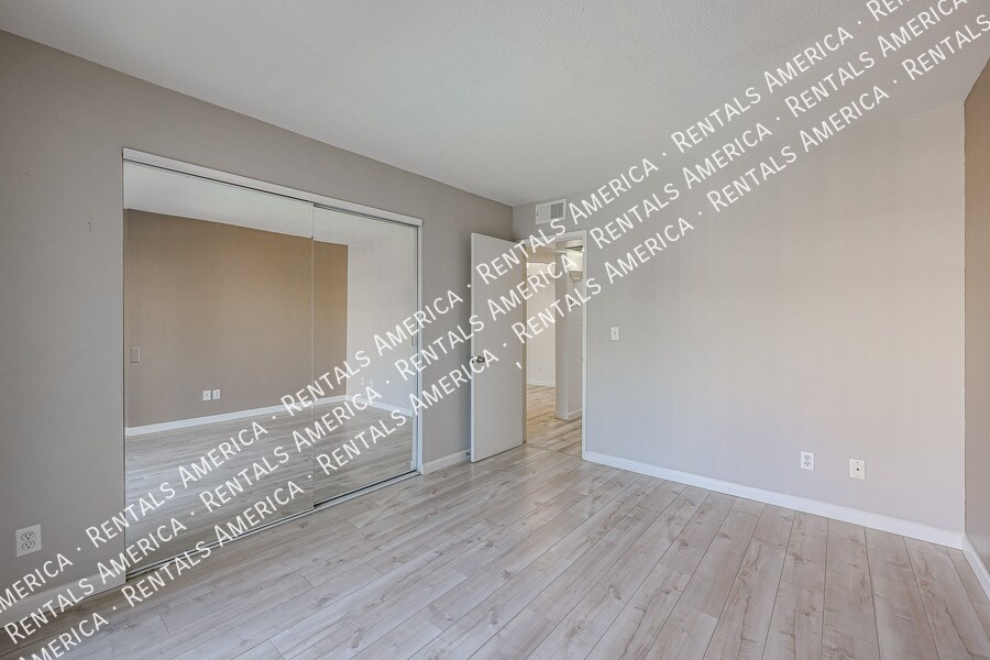 Building Photo - 4850 E Desert Cove Ave