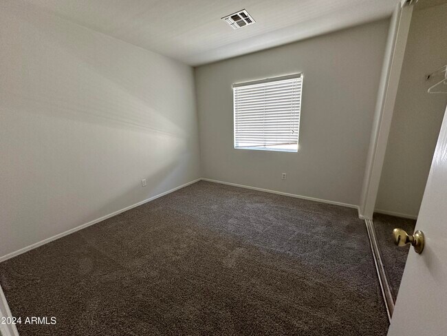 Building Photo - 12621 W Myer Ln