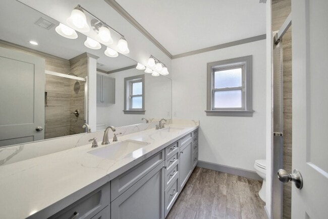 Building Photo - 10042 Briar Forest Dr