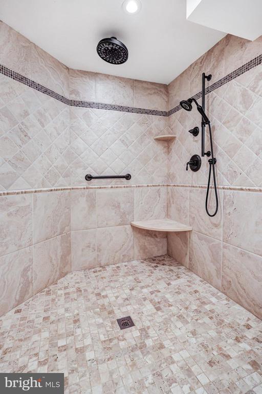 Building Photo - 1504 Wake Forest Dr