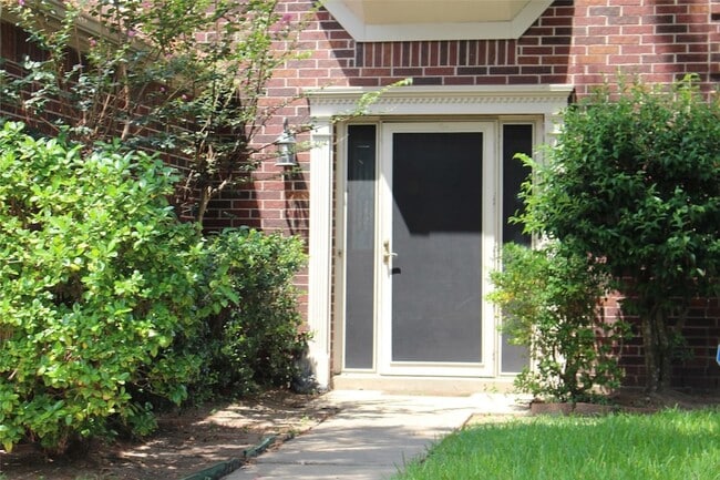 Building Photo - 7063 River Garden Dr