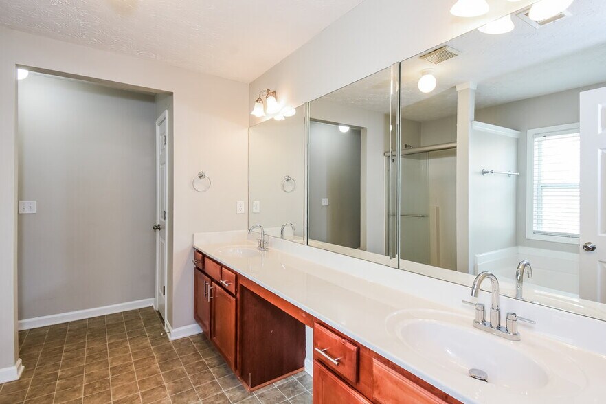 Building Photo - 222 Winterbury Dr