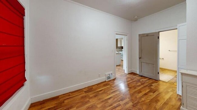 Building Photo - 205 3rd Ave NE