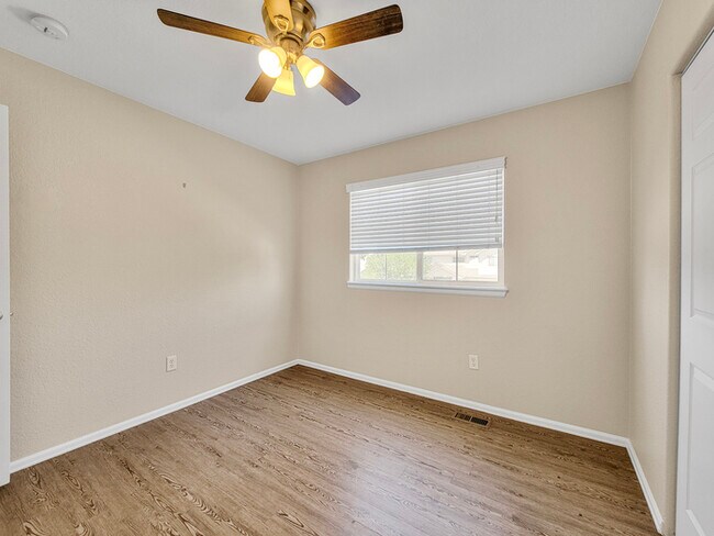 Building Photo - Charming 3 beds 2.5 baths in Firestone
