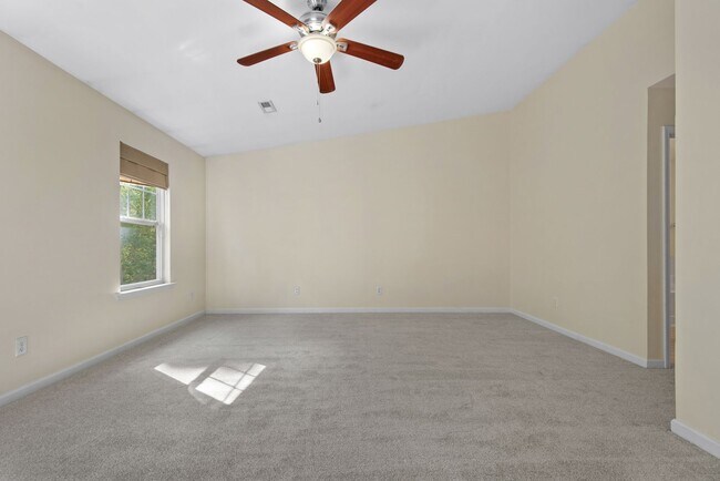 Building Photo - AVAILABLE NOW! PET FRIENDLY! Great 3-Story Townhome Located near Wake Forest!