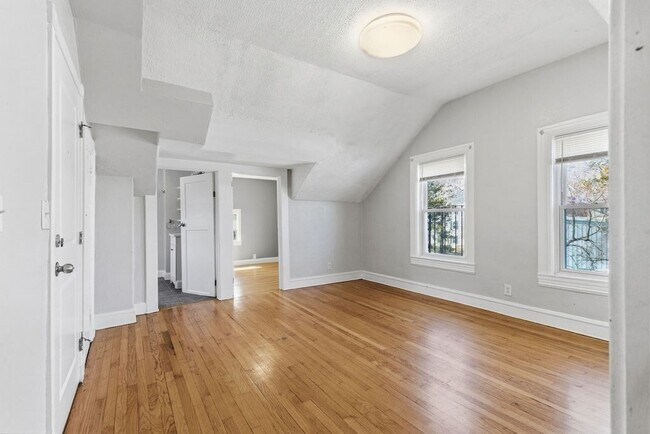 Building Photo - 1690 N Main St