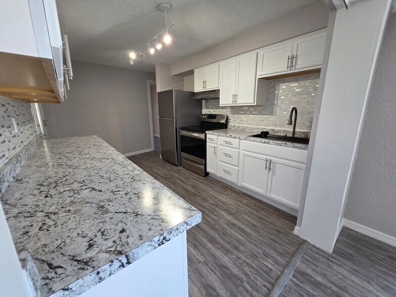 Building Photo - 13315 Neptune Dr