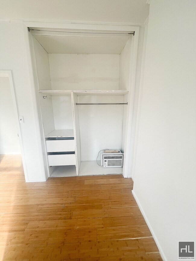 Building Photo - 43 STREET