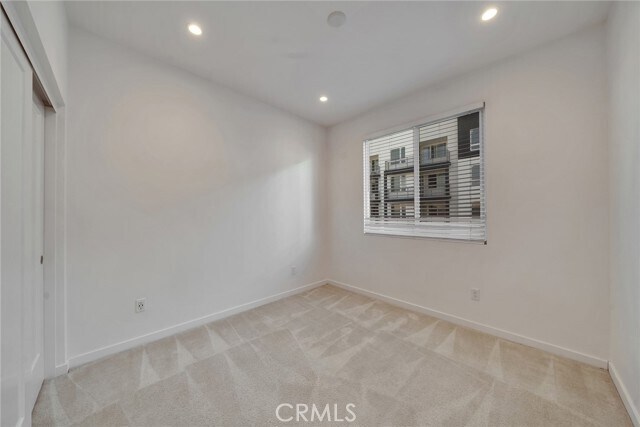 Building Photo - 120 Schick