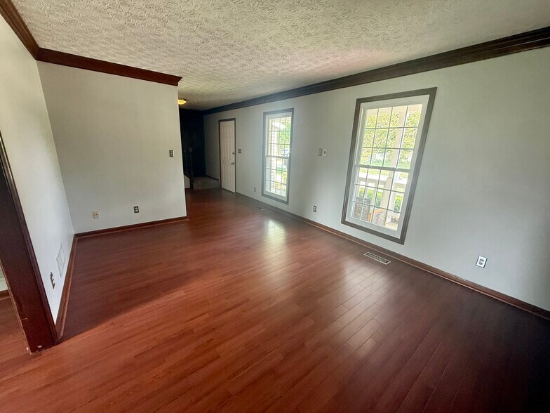 Building Photo - 7451 Mapleleaf Ct