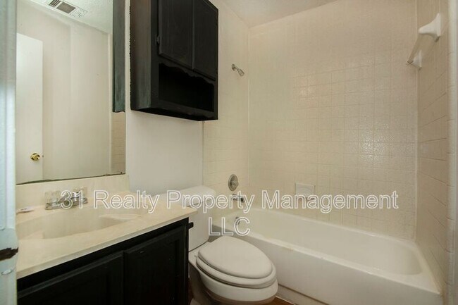 Building Photo - 436 Chestnut Ln