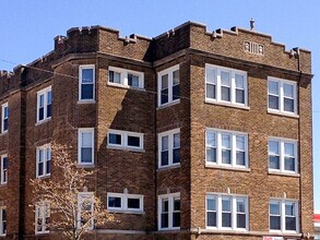 Building Photo - 4811 N Ashland Ave