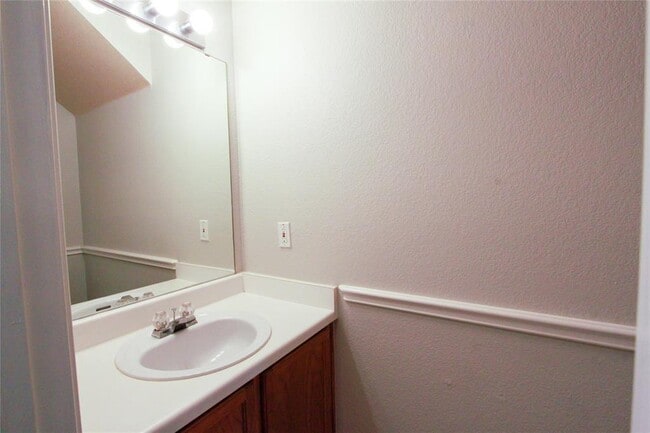 Building Photo - 15120 Plowshare Dr