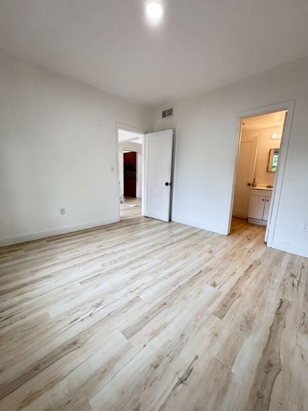 Building Photo - 3033-3033 NW 15th St